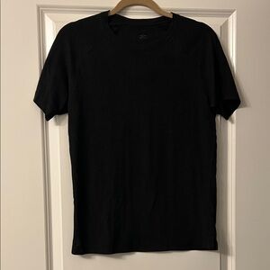 ALO Yoga Men's Short Sleeve Crew Tee in Black